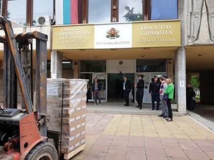 Европейски избори 2019: В Областна администрация – Кюстендил бяха доставени 132 000 бюлетини за предстоящия евровот
