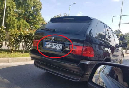 Простащина: Пловдивчанин с джип BMW засече линейка, наби мъж с инсулт и съпругата му, а после избяга (СНИМКИ)