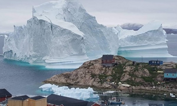 Учените ужасени! Най-дебелият лед в Арктика се пропука!