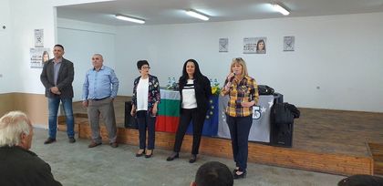 Европейски избори 2019: Лиляна Павлова пред жители на село Подайва: Искам да покажем на Европа толерантното лице на България