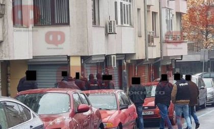 Извънредно: Фен клуб на Левски в Бургас превърнат в наркодепо, гъмжи от тежковъоръжени (СНИМКИ)