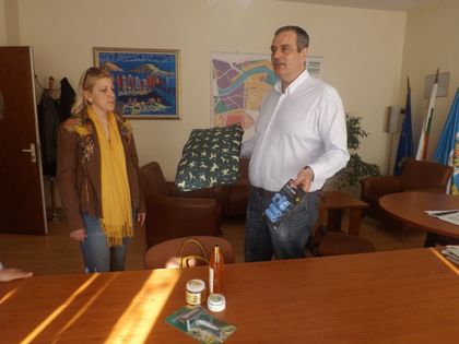 Наградиха победител в кампанията „Регистрирай куче и спечели награда“ в 