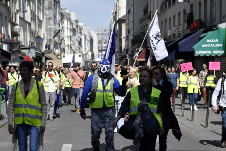 Френските “жълти жилетки” излязоха на протест за 27-и път