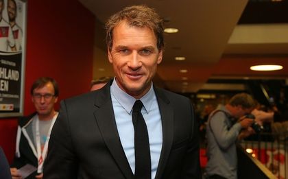Легендарен вратар идва за футболното шоу на Бербатов и Фиго