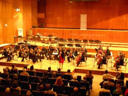 Общината взима Концертната зала