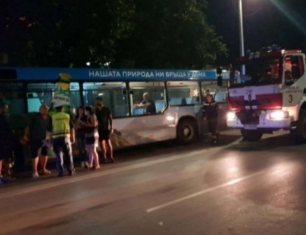 Жена направи забранен обратен завой и прати в кома моторист в Благоевград