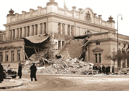 Мрачна дата: 74 години от англо-американските бомбардировки на София! Смърт от небето валяла за децата (СНИМКИ)