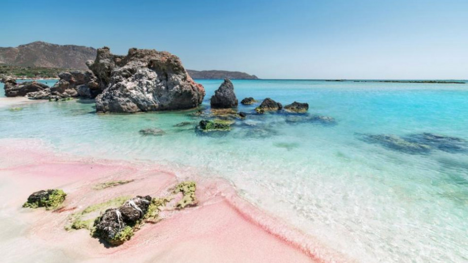 Раят съществува! Той е на розовия плаж с бисерно сини води в... (СНИМКИ)