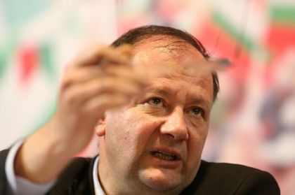 Миков към Лазаров: Ти пък к'ъв си бе?!