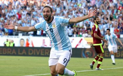 Игуаин: Плюйте ме, щом това ви прави щастливи