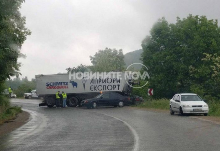 Първи СНИМКИ от жестокото меле край Български извор