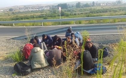 Поне 10 000 мигранти ще зимуват в България