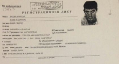 20 годишен афганистанец запалил българското знаме в Харманли