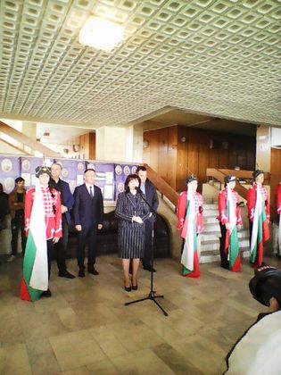 Кърджали: Председателят на НС Цвета Караянчева откри изложба, посветена на 140 години от Учредителното събрание и приемането на Търновската конституция