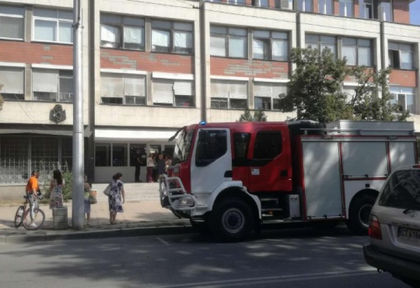 Извънредно! Паника в центъра на Казанлък, ето какво се случва (СНИМКА)