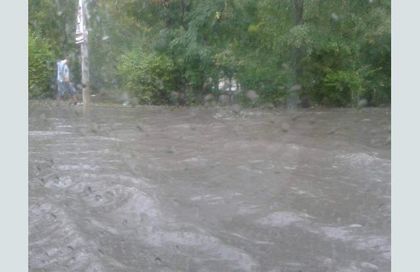 Сериозни поражения върху коли и сгради след дъжда и градушката ОБЗОР