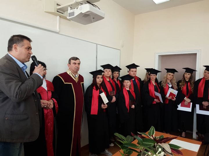 Връчиха дипломите на завършилите магистърска степен във Филиала на Русенския университет