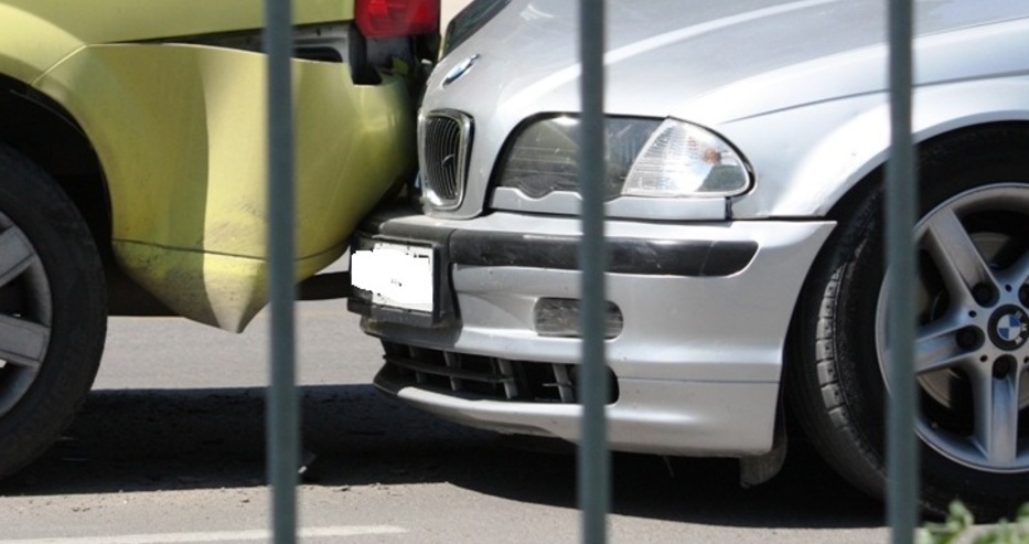 Шофьор и спътницата му пострадаха във Варна, защото спряха да дадат път на пешеходци