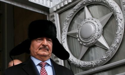 В хаоса в Либия Русия залага на маршал Хафтар