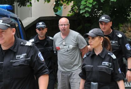 Шведът Ралф, изритал камериерка, прави нов опит да излезе на свобода