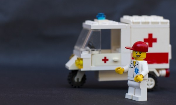 За колко време храносмиламе... глава от LEGO?