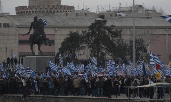 Кметът на Солун – пребит от група националисти