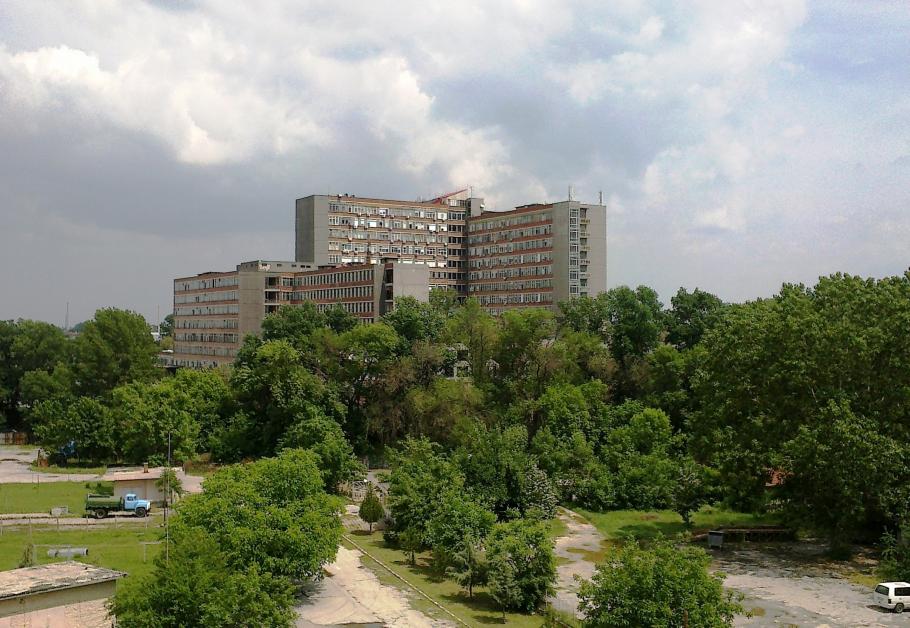 83-годишен скочи от 10-ия етаж на болница в Пловдив!
