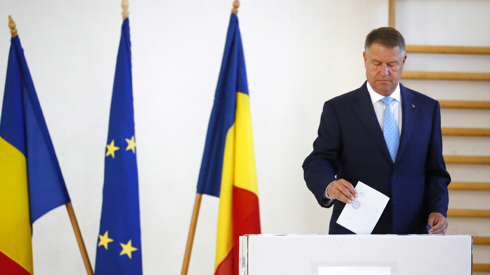 Президентът на Румъния настоява правителството да подаде оставка