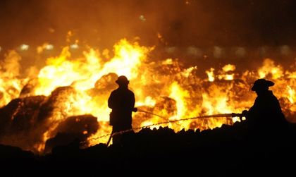 Огромен пожар горя в Москва, 8 пожарникари загинаха