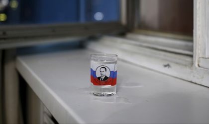 Путин отсече: Хората мрат като мухи, без акциз на водката!