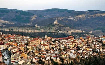 Велико Търново: Общината обяви обществена поръчка за ремонт на покривите на две училища и две детски градини, както и за ремонт на църква в село Миндя