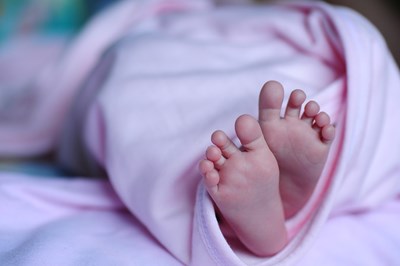 Жена с две матки роди близнаци месец след раждането на момченце