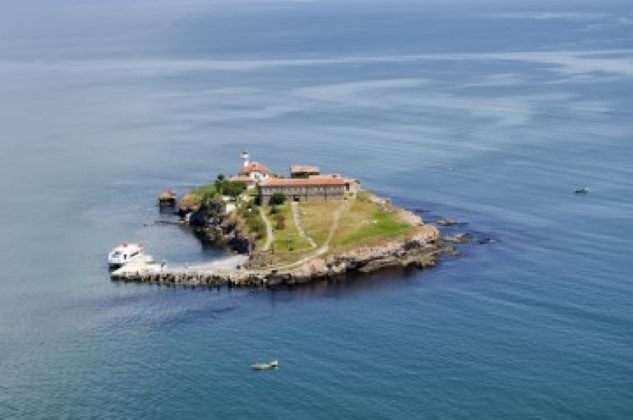 Бургас: Водолази ще почистят морското дъно около остров Света Анастасия на 1 юни