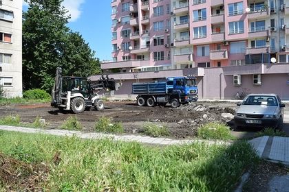 Изграждат нов паркинг в район 