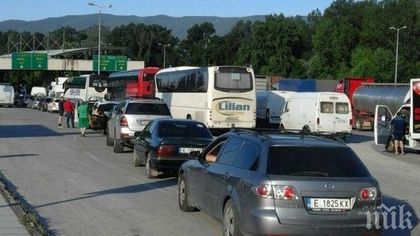 Убийствени тапи подлудиха нашенци, тръгнали на море в Гърция