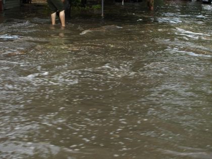 Пети ден търсят отломки от отнесен мост в родопско село