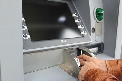 Съдят тримата русенци, опитали да оберат банкомат с горелка през март