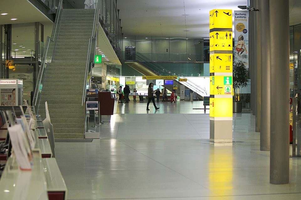 Необичаен багаж! Властите на летище спипаха мъж с… гранатомет в раницата