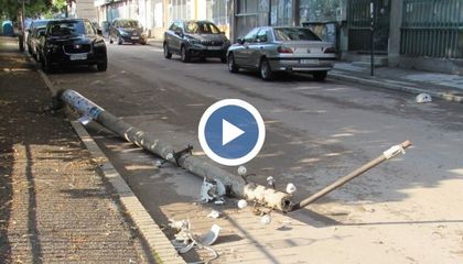Бурята събори електрически стълб в Русе