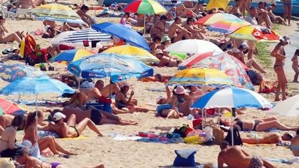 Южното Черноморие оживя! Ситуацията е следната – пълни хотели, а на плажа гъз до гъз