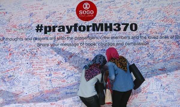 Пилотът на изчезналия MH370 декомпресирал кабината и разбил самолета?