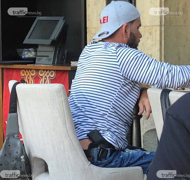 Д-р Енчев го изби на рапърство - обядва с пистолет на кръста и обърната шапка
