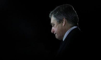Франсоа Фийон се бори за политическия си живот