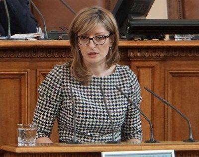 Вицепремиерът Захариева заминава на визита в Йордания