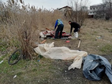 Бургас: Общината премахна незаконен бивак на роми от Сливен и Ямбол