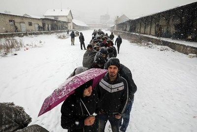 Двама ранени и четирима арестувани в протест на мигранти в северна Гърция