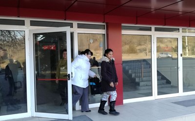 Майката, изхвърлила бебето си във Водното огледало, остава в дома си