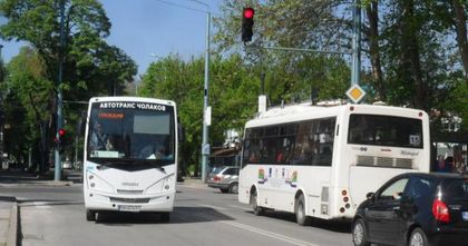 Пътуването с автобус през уикенда в жегата е кошмар