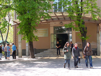 Баба остави 12 бона в градинка в Пловдив, искала да помогне на полицията