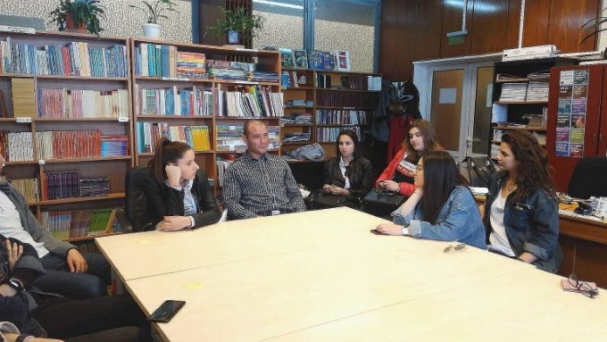 Варна: Народният представител Владимир Вълев участва в дискусия на училищен клуб по интереси